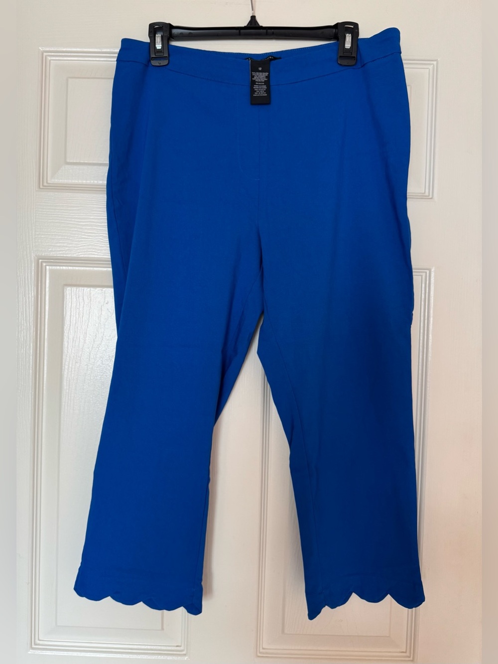 Zac & Rachel woman’s Royal Blue Capris. Size 12. Stretched.